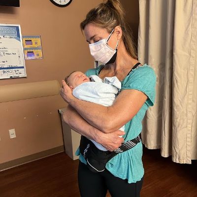 Picture of India Everett's daughter Olive Virginia Segal and her mother Linda Stewart.